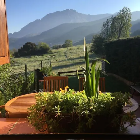 Precioso Junto A Potes Con Piscina-4 Hab,3 Banos * Ojedo