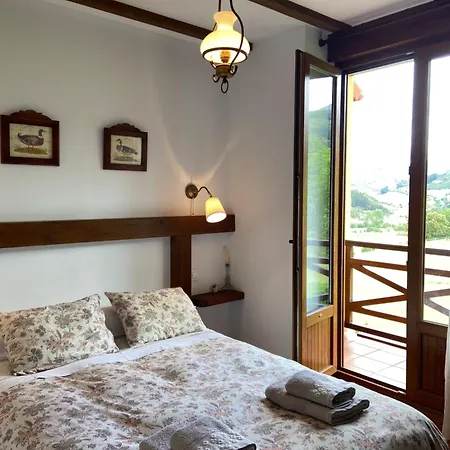 Precioso Junto A Potes Con Piscina-4 Hab,3 Banos