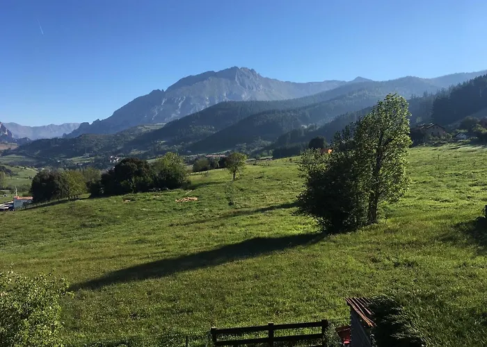 Precioso Junto A Potes Con Piscina-4 Hab,3 Banos * Ojedo