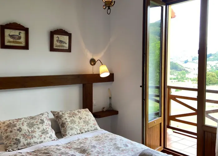 Precioso Junto A Potes Con Piscina-4 Hab,3 Banos